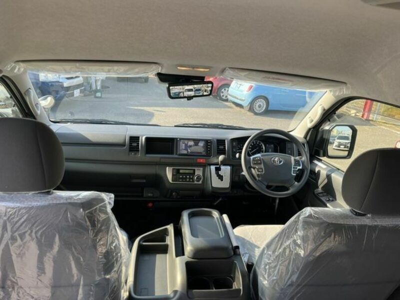 HIACE COMMUTER