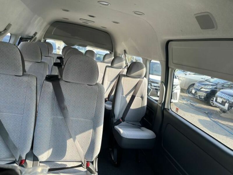 HIACE COMMUTER