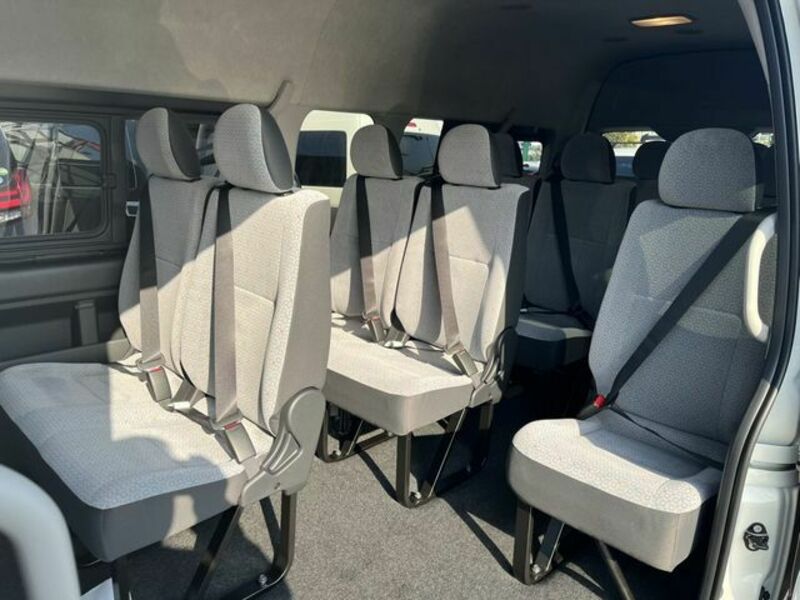 HIACE COMMUTER