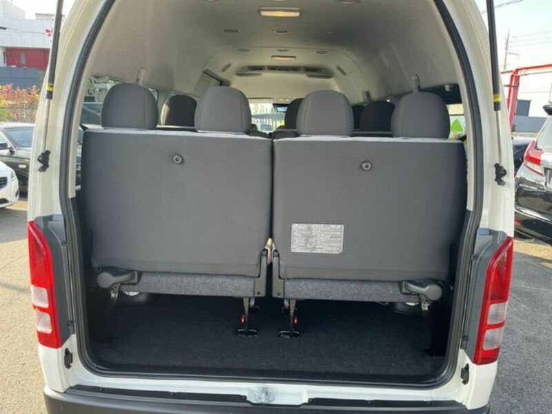 HIACE COMMUTER