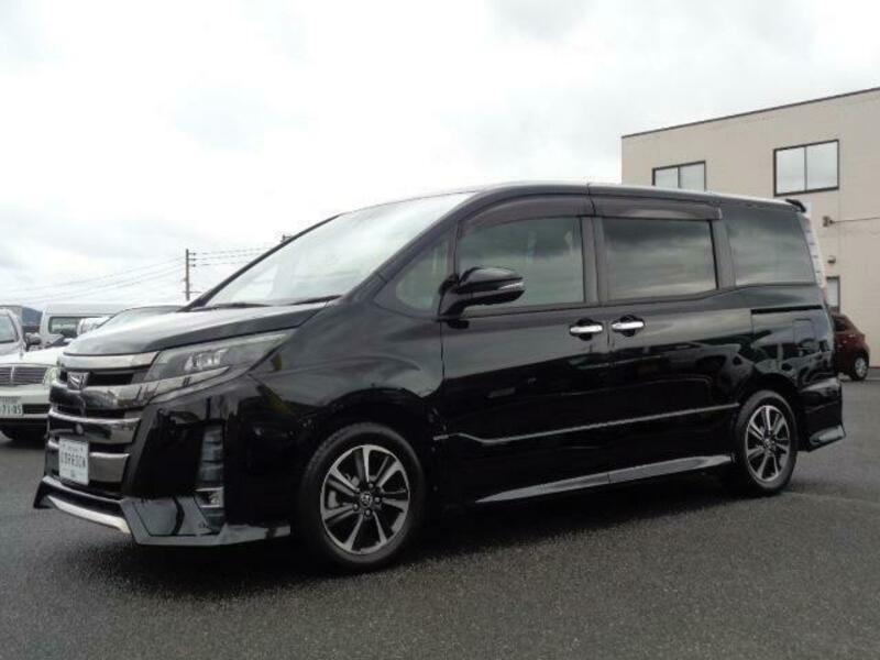 TOYOTA　NOAH