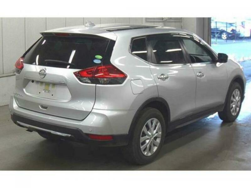 X-TRAIL-1