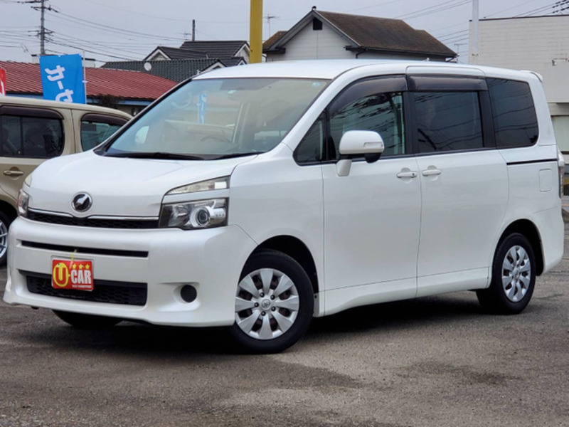 TOYOTA　VOXY