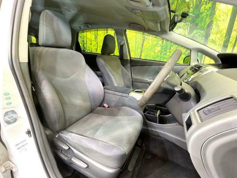 PRIUS ALPHA