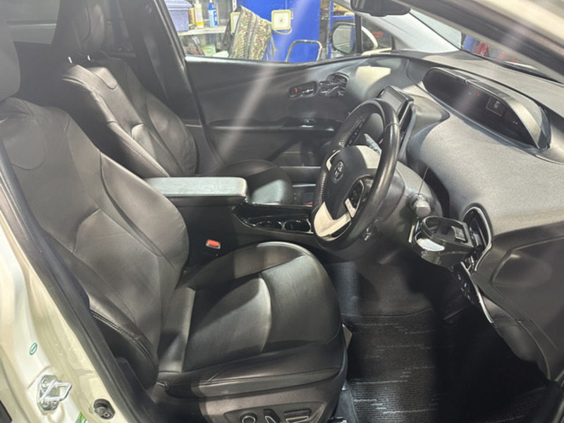 PRIUS PHV