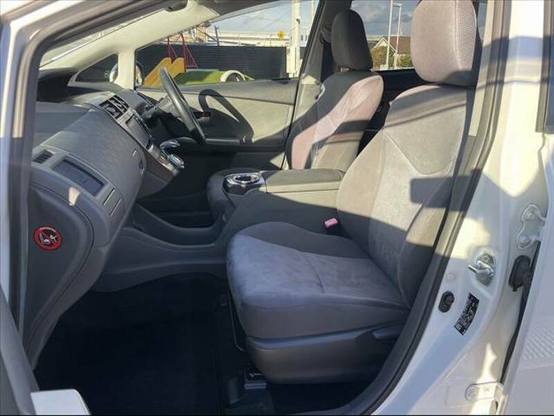 PRIUS ALPHA
