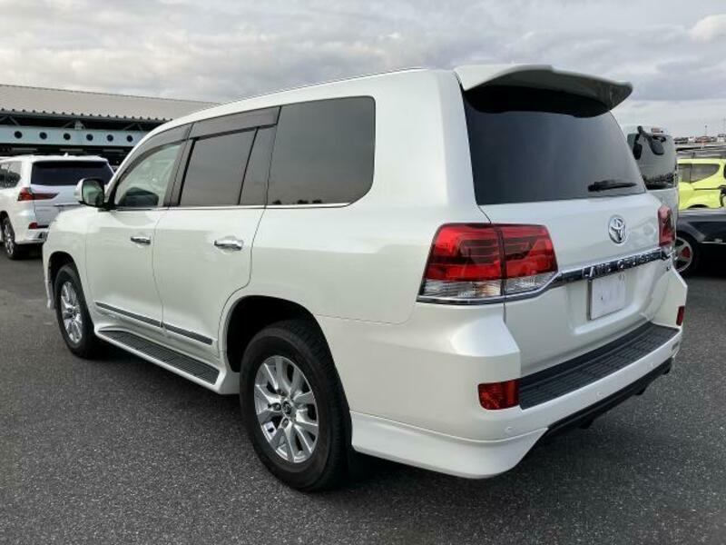LAND CRUISER