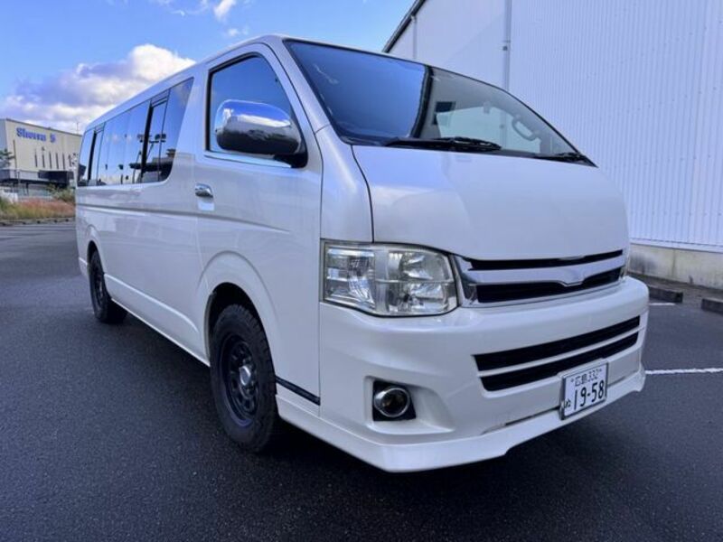 HIACE COMMUTER