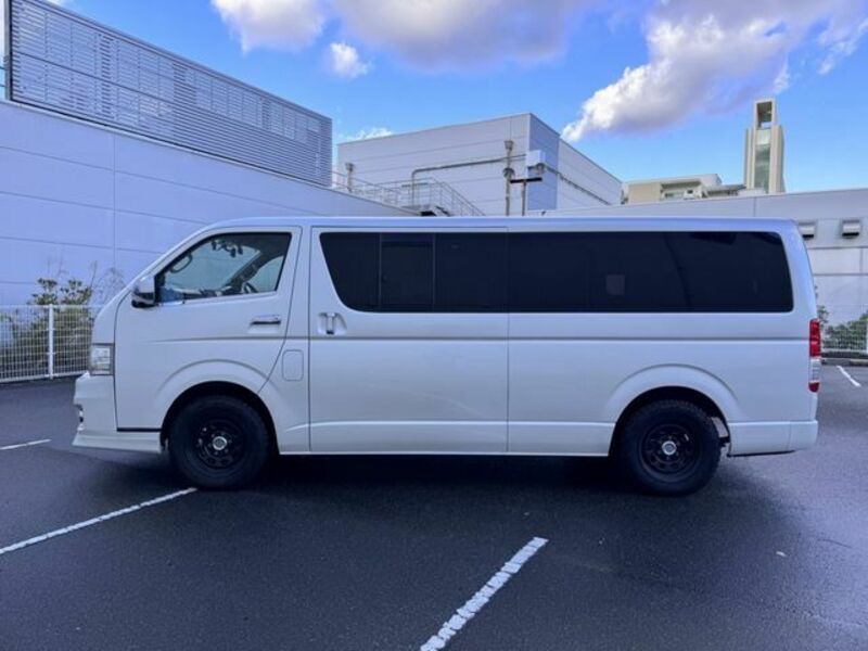 HIACE COMMUTER