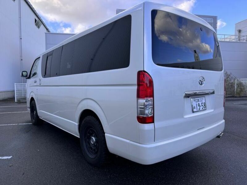 HIACE COMMUTER