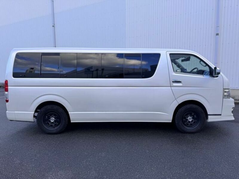 HIACE COMMUTER