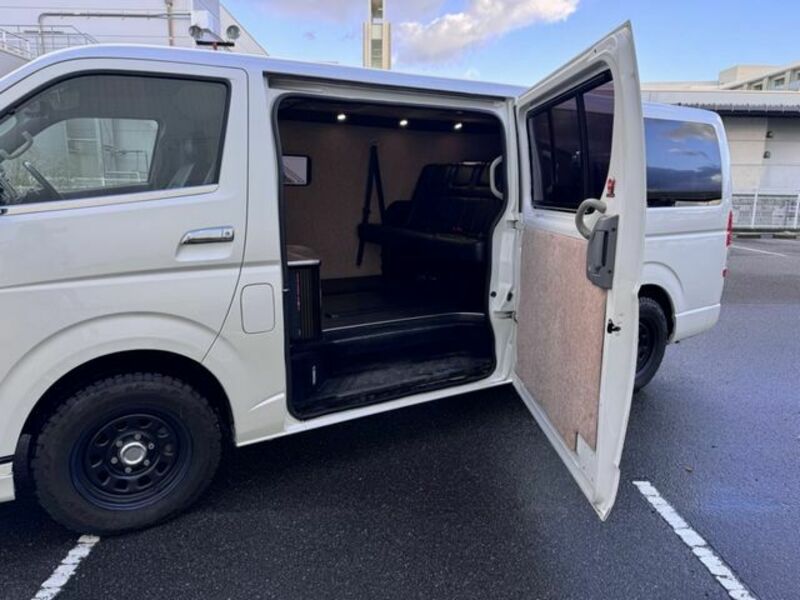 HIACE COMMUTER