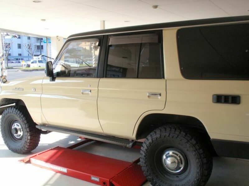 LAND CRUISER PRADO-6