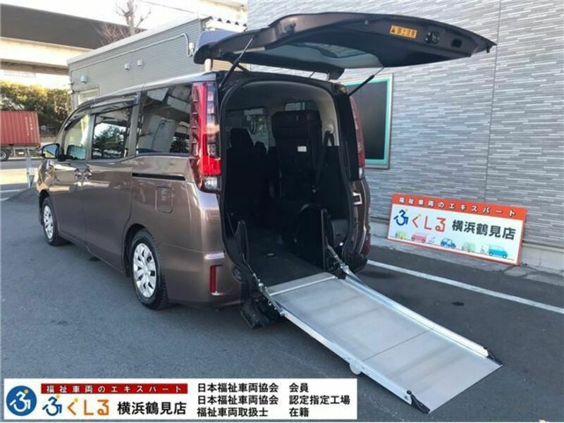 TOYOTA　NOAH