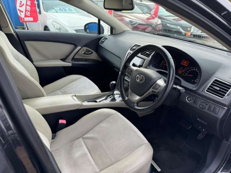 AVENSIS WAGON-18