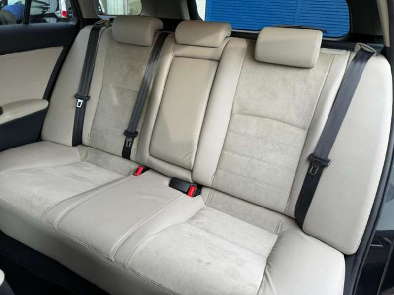 AVENSIS WAGON-15