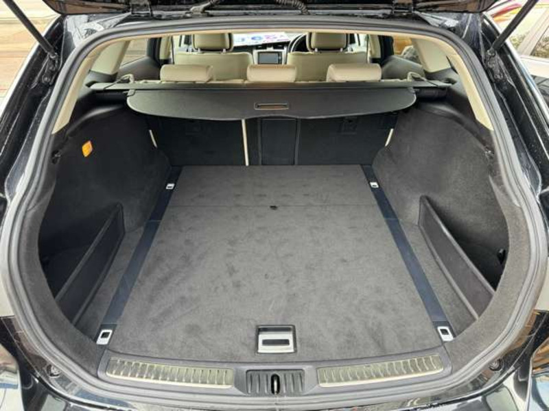 AVENSIS WAGON-11