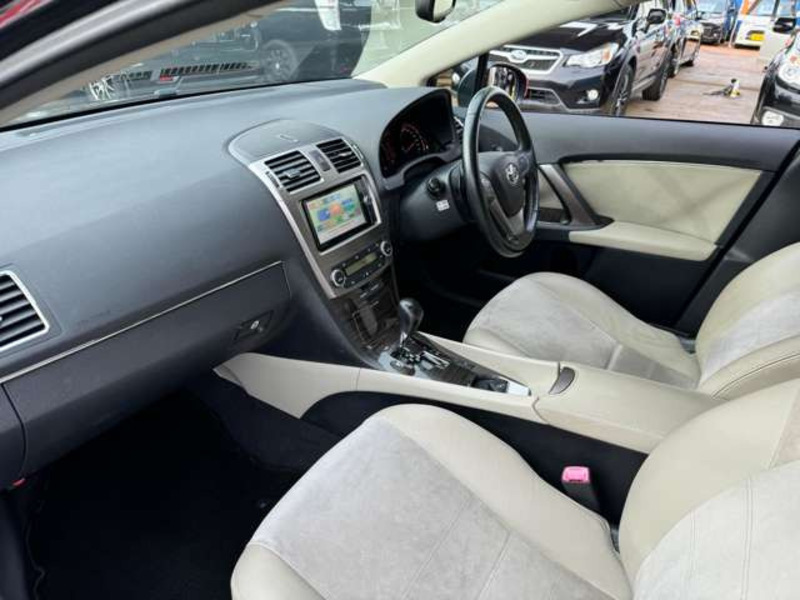 AVENSIS WAGON-19