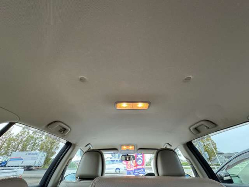 AVENSIS WAGON-12