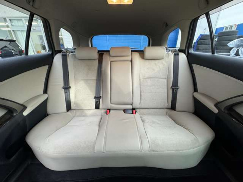 AVENSIS WAGON-13