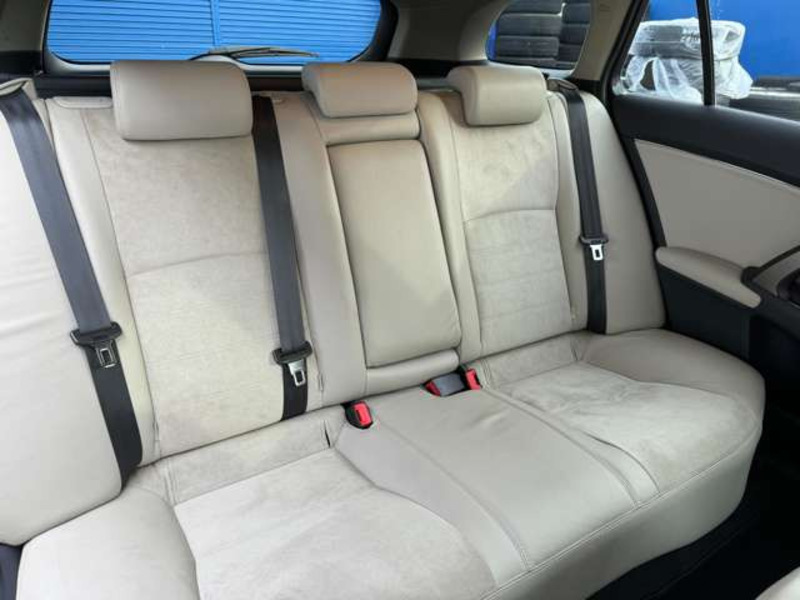AVENSIS WAGON-14