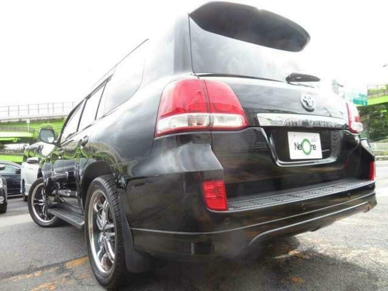 LAND CRUISER