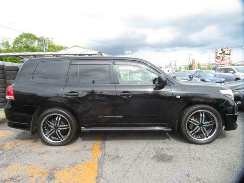 LAND CRUISER