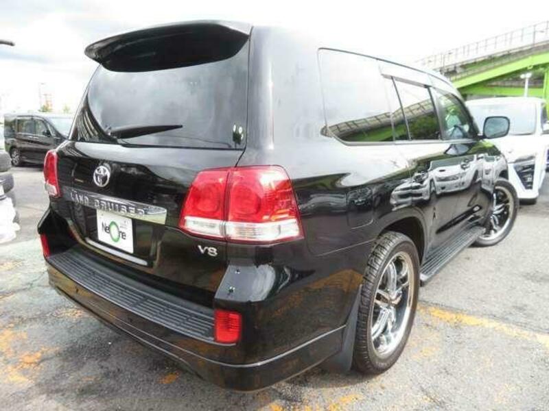 LAND CRUISER