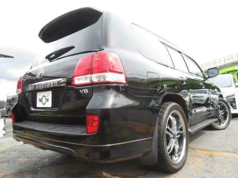 LAND CRUISER