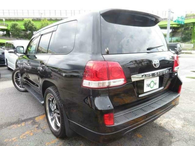 LAND CRUISER