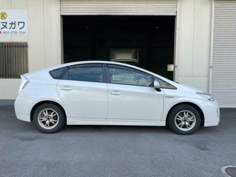 PRIUS-10