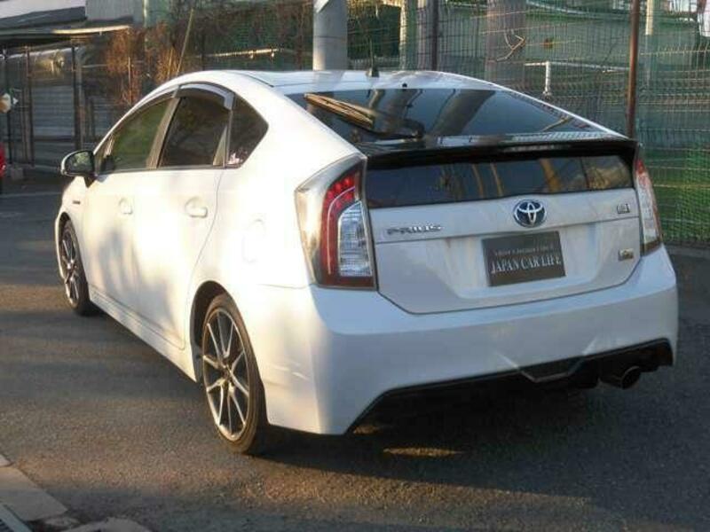 PRIUS-8