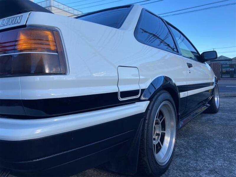 COROLLA LEVIN