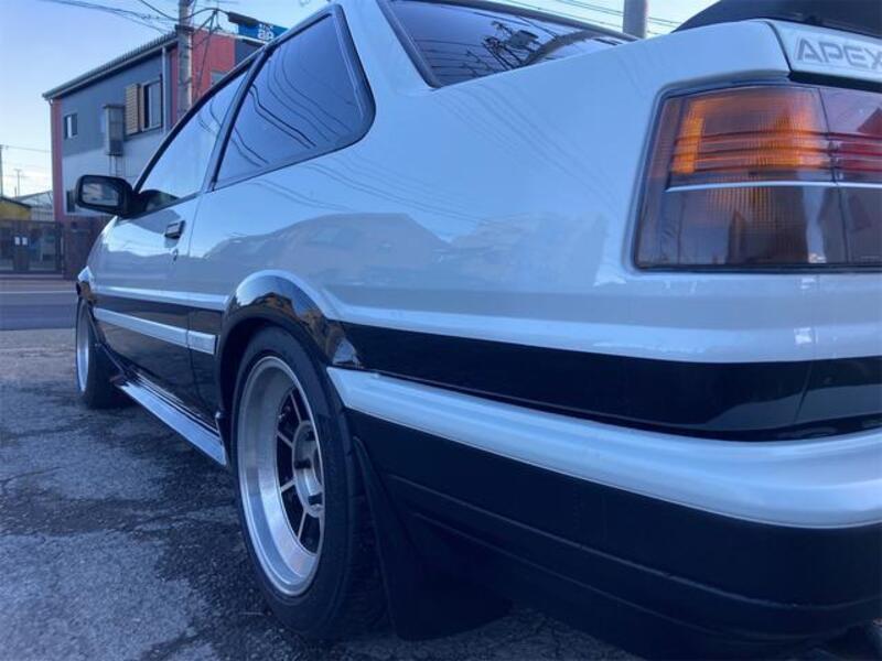 COROLLA LEVIN