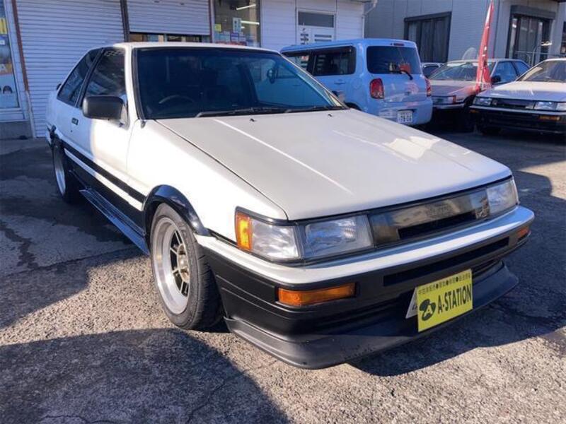 COROLLA LEVIN