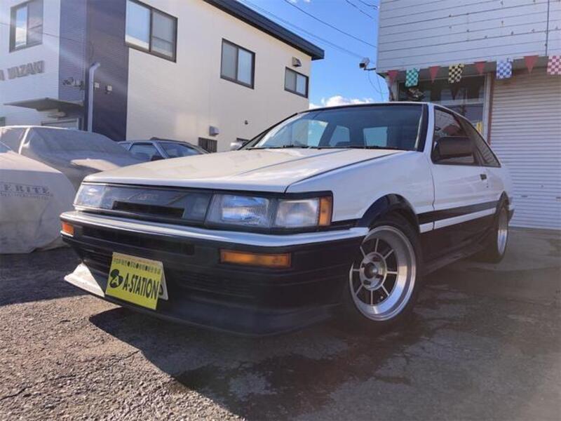 COROLLA LEVIN