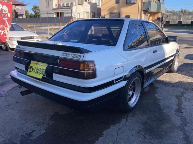 COROLLA LEVIN