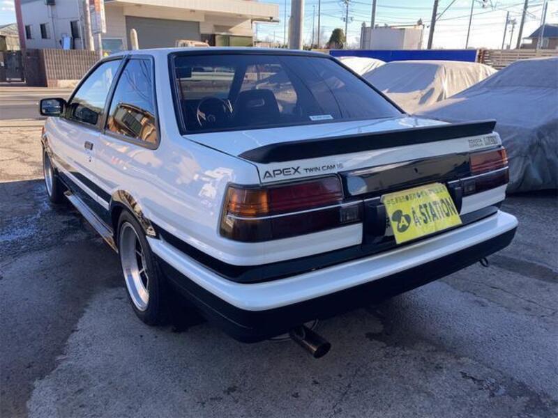 COROLLA LEVIN