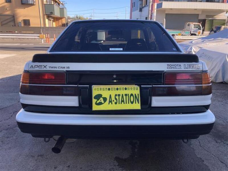 COROLLA LEVIN