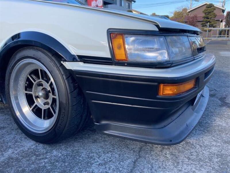 COROLLA LEVIN