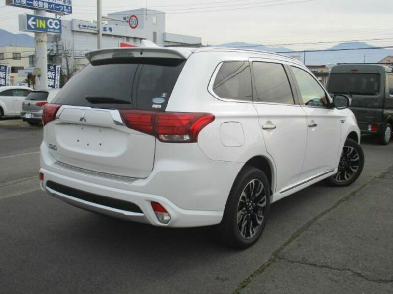 OUTLANDER PHEV-1