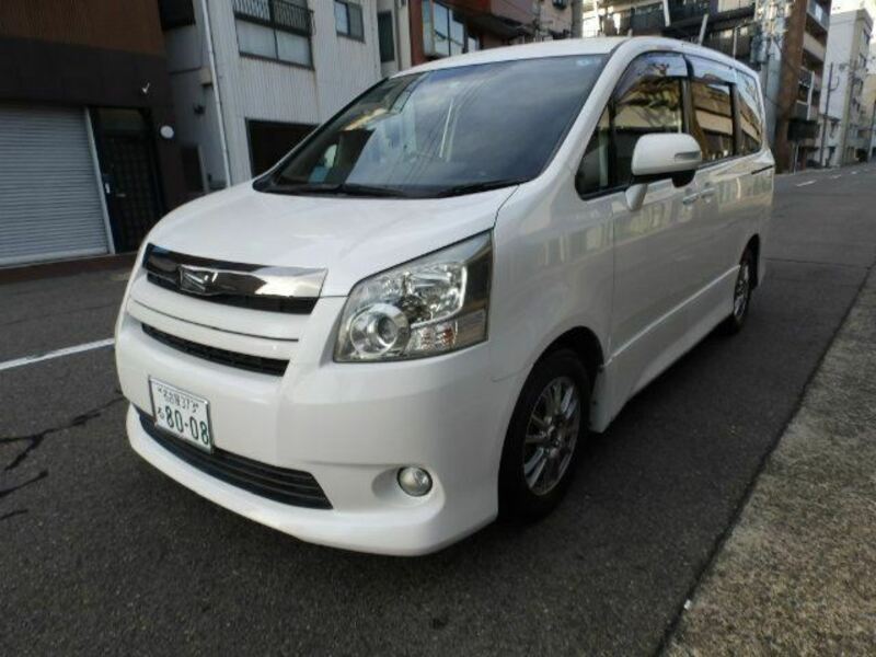 TOYOTA　NOAH