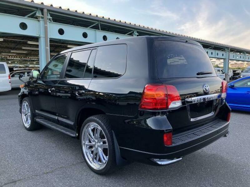 LAND CRUISER