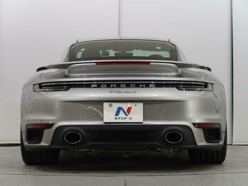 911