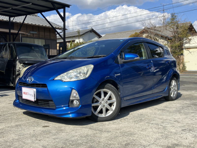 TOYOTA　AQUA