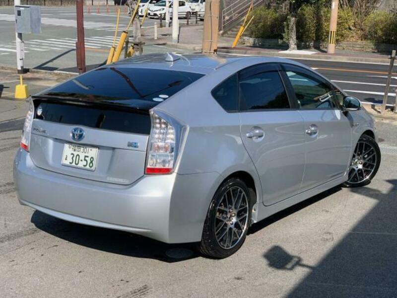 PRIUS-3