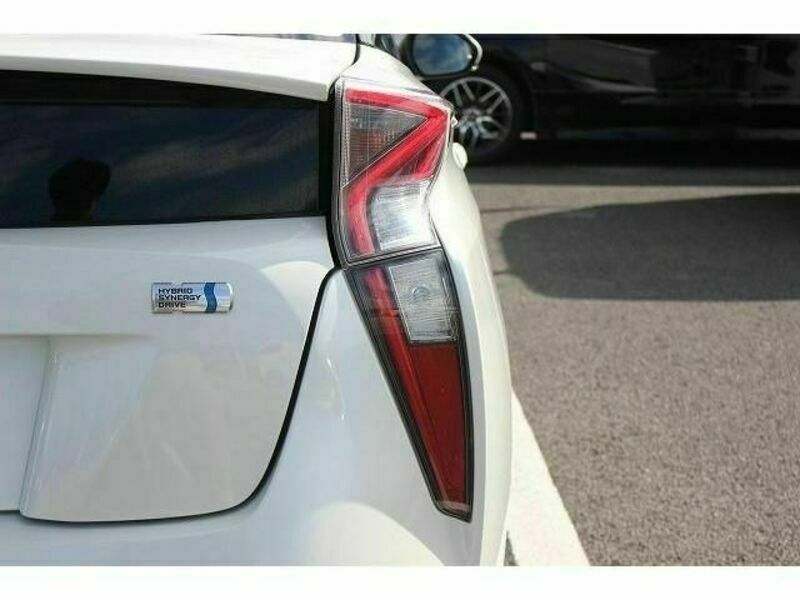 PRIUS-11