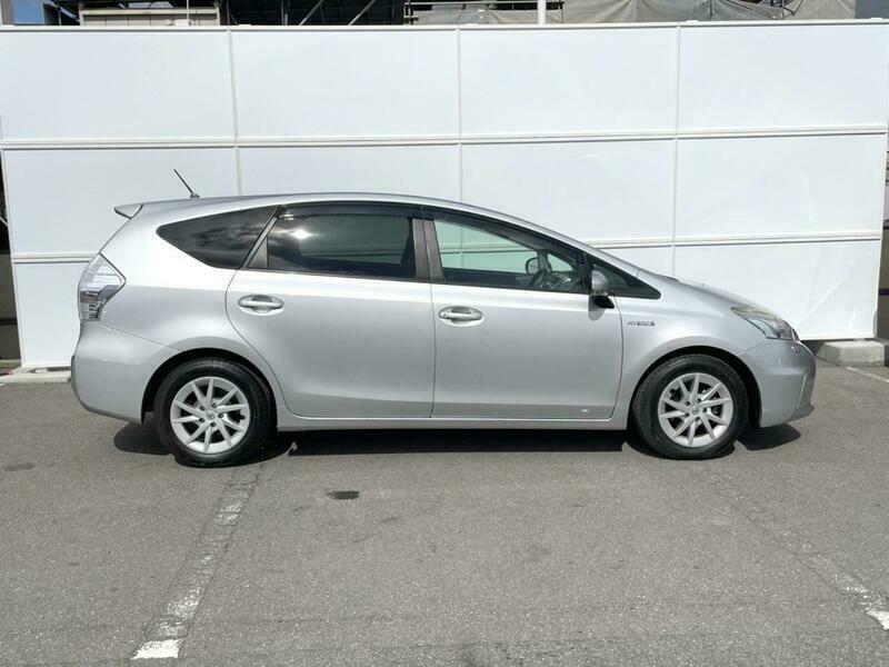 PRIUS ALPHA-26