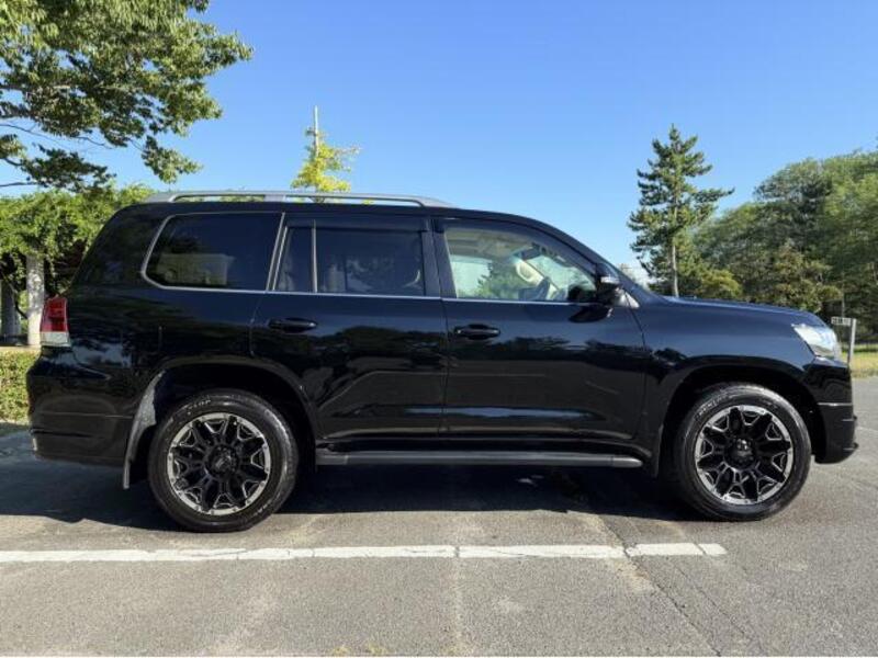 LAND CRUISER