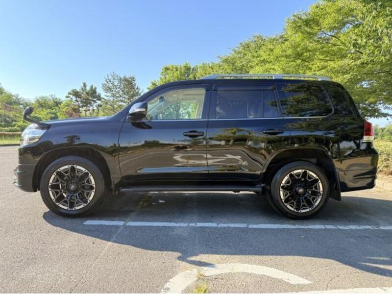 LAND CRUISER